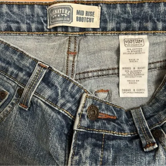 Levi’s Signature Mid Rise Bootcut Misses 8 Short Jeans - Picture 3 of 3